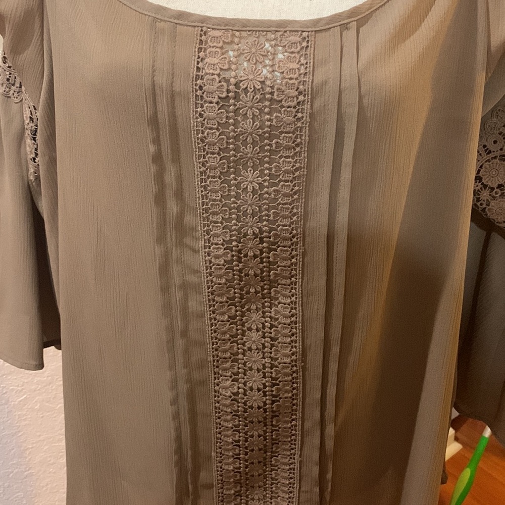 NWT New York & Co XL Cold Shoulder Blouse - Picture 2 of 6